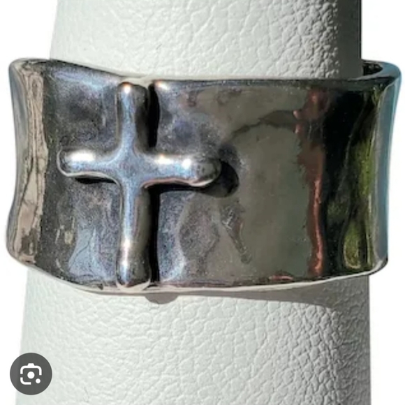 Wide Band Rustic Hammered Silver Cross Ring Womens Size 7.5 Fashion Jewelry - Picture 2 of 4